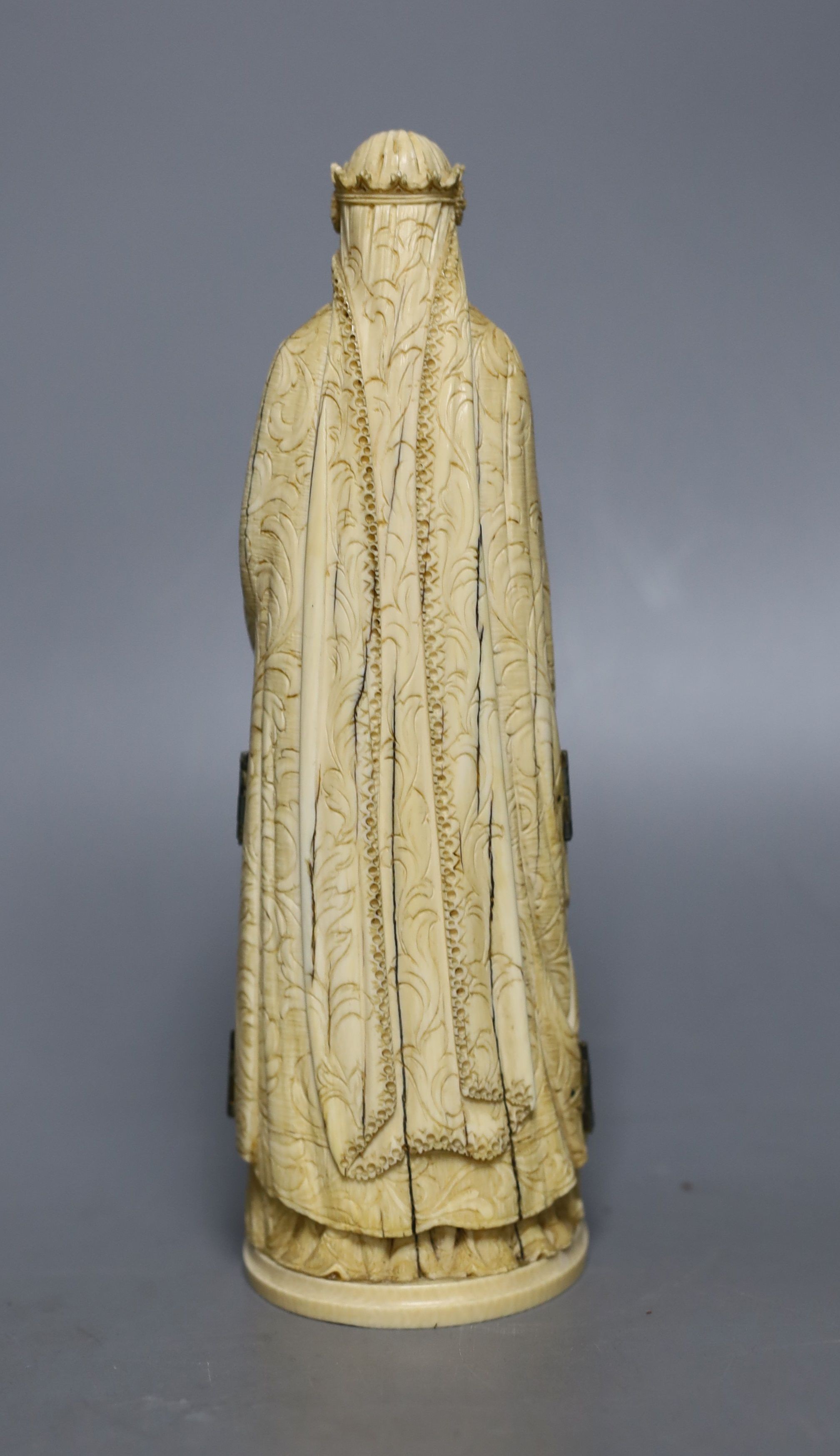 A late 19th century Dieppe ivory triptych figure of Eleanor of Aquitaine, 20cm 21 cm high
